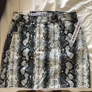 Snakeskin print denim skirt